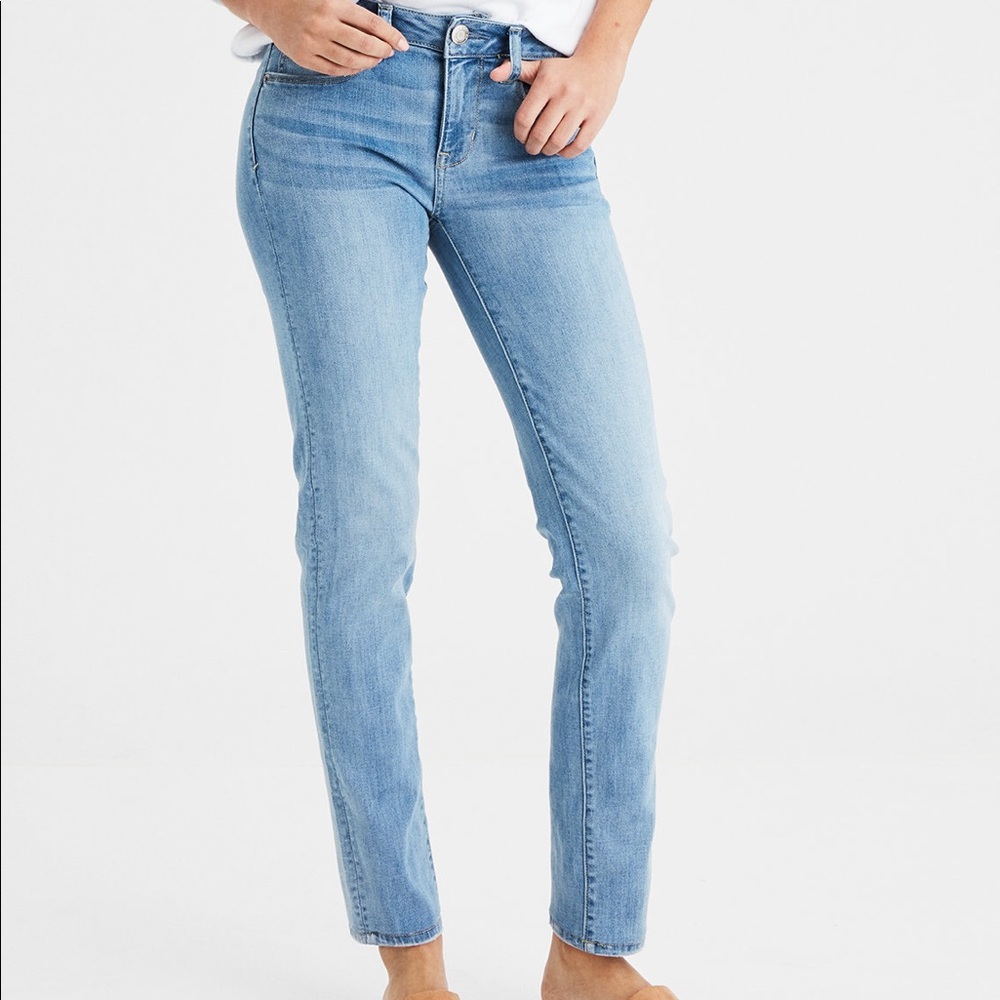 AE skinny jeans light wash. Sz 6 short.